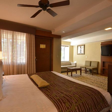 Best Western The Inn & Suites Pacific Grove Eksteriør billede