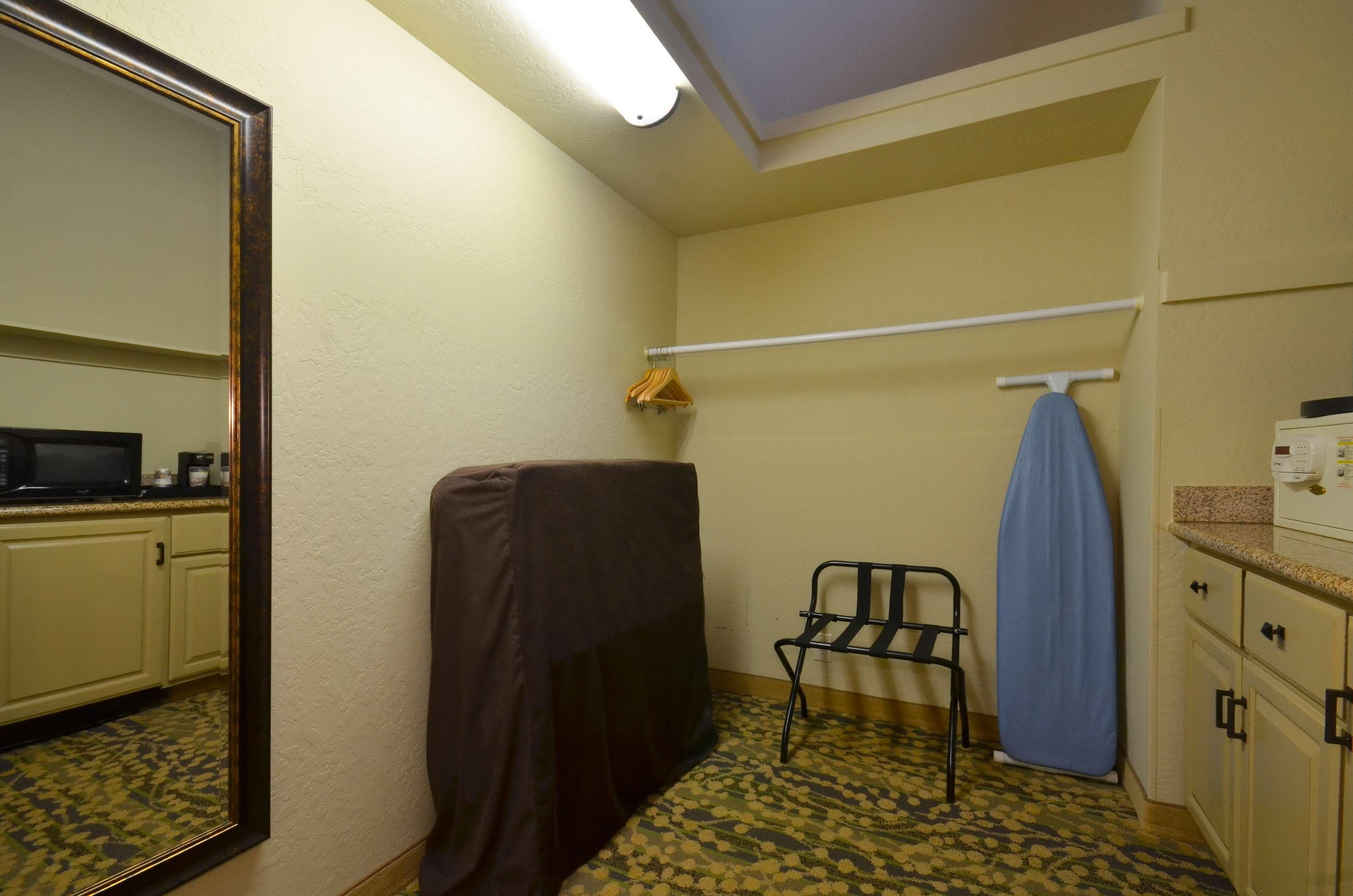 Best Western The Inn & Suites Pacific Grove Eksteriør billede